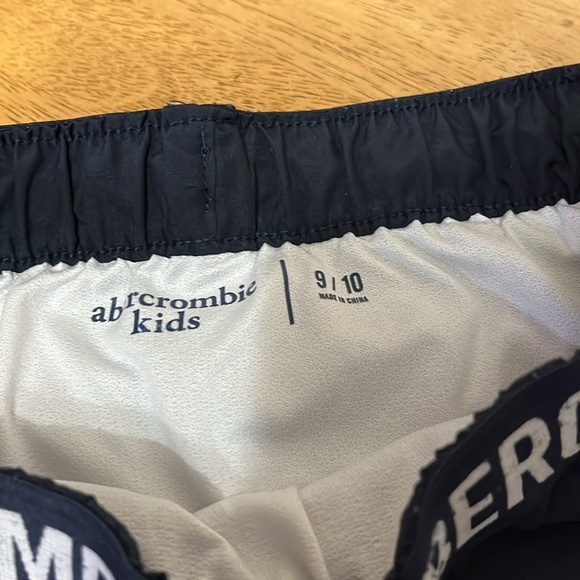 Girls Abercrombie Shorts - Picture 4 of 5